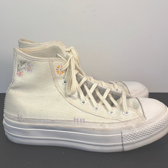 Converse Chuck Taylor Lift Hi Embroidered Floral White Platform 565902C - Picture 1 of 9